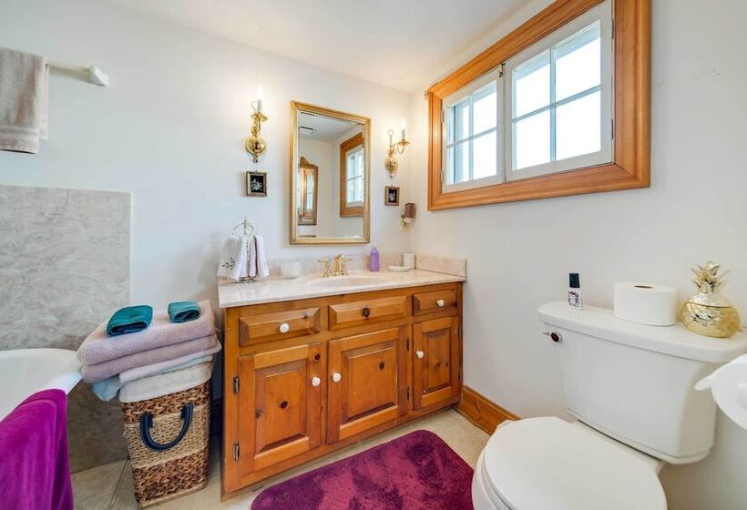 Terre Haute Manor Farmhouse W/ Gardens & Deck!