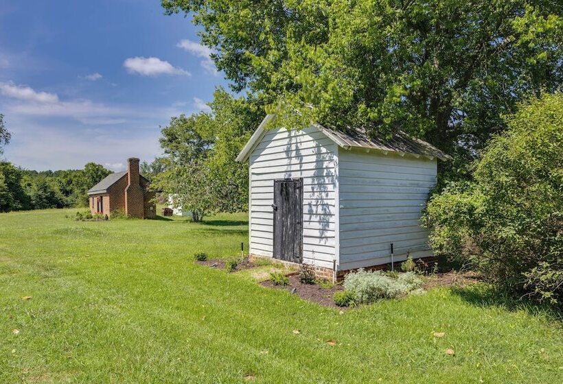 Terre Haute Manor Farmhouse W/ Gardens & Deck!