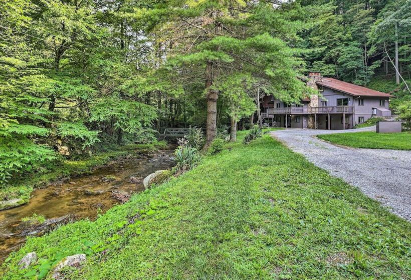 The Chalet Retreat Cabin Across From Creek!