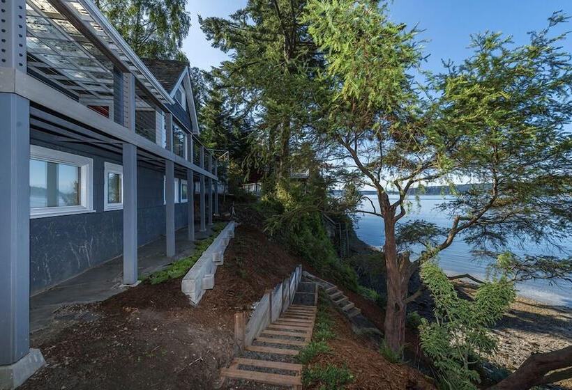 The Nest  Gorgeous Waterfront La Conner Getaway!