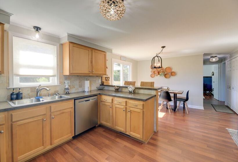 The Willowberry House  With Deck & Grill!