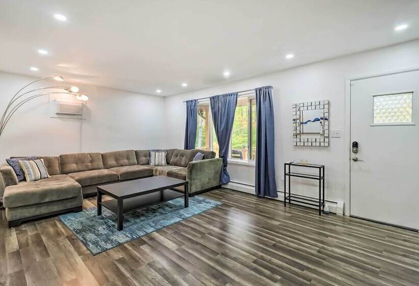 12 Mi To Camelback Ski Resort: Home W/ Decks!