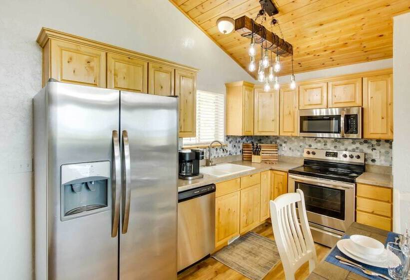 Updated Cabin W/ Views ~ 1 Mi To Bear Lake!