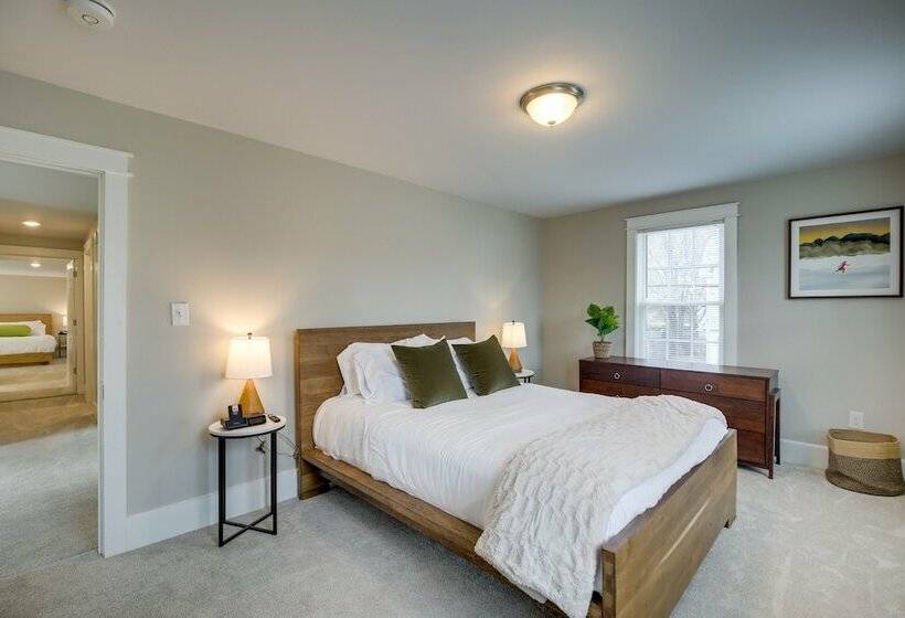 Updated Home In Heart Of Rutland, Near Slopes