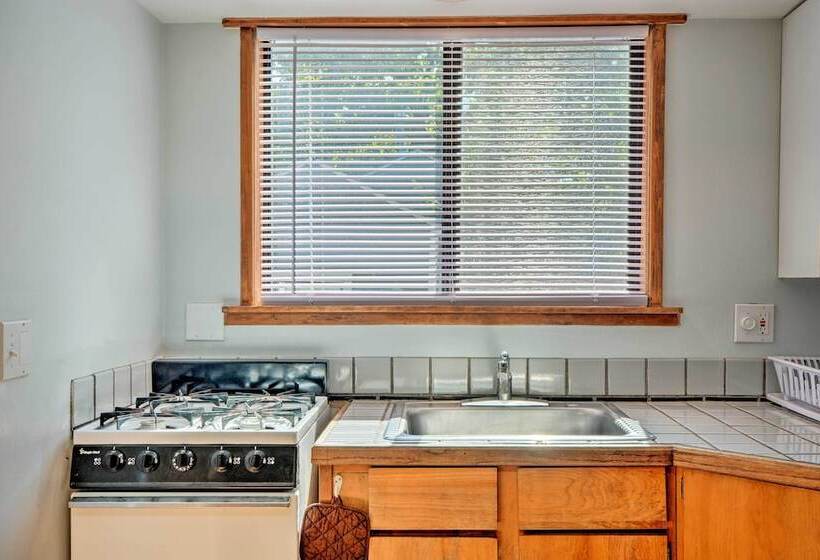 Warm & Inviting Ashland Cottage < Half Mile To Sou