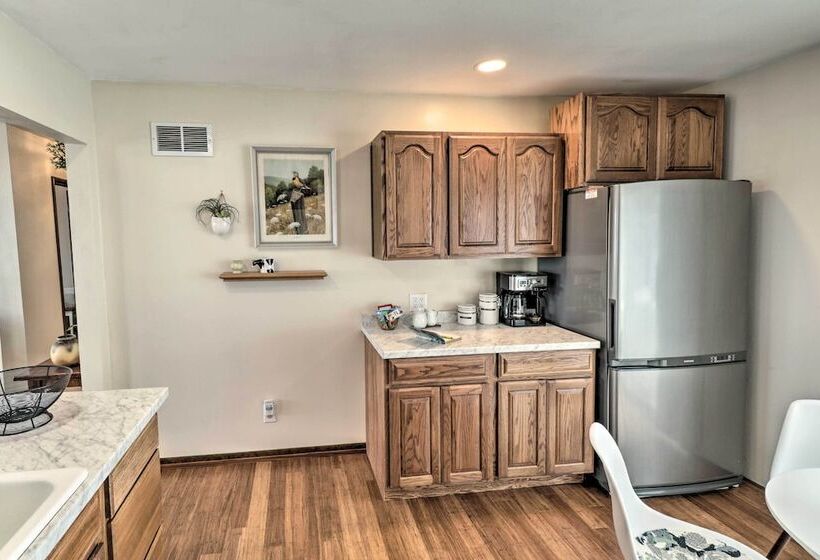 Watch The Sunrise At This Quaint Lake View Cottage