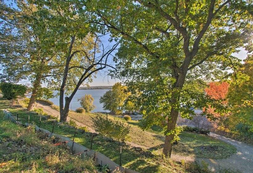 Watch The Sunrise At This Quaint Lake View Cottage