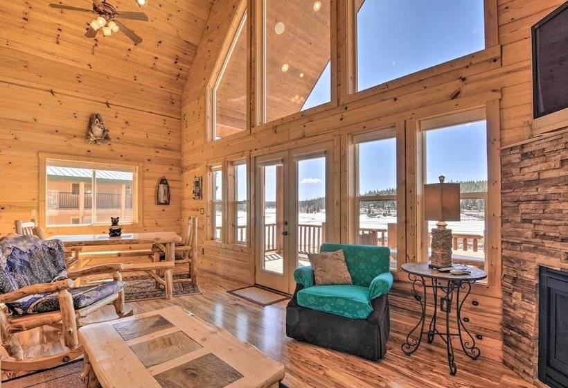 Whistling Woods Cabin: Meadow Views + Gas Grill!