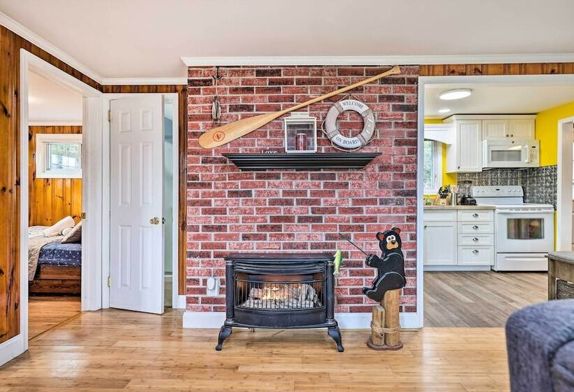 White Haven Lakeside Home W/ Kayaks & Fireplace!