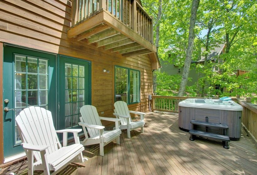Wintergreen Resort Retreat W/ Hot Tub!