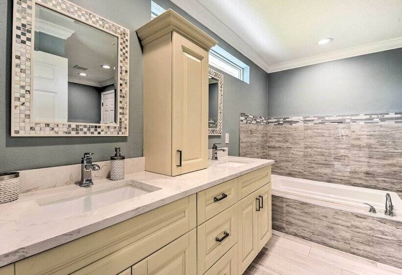 Bradenton Retreat W/ Yard: 3 Mi To Downtown!