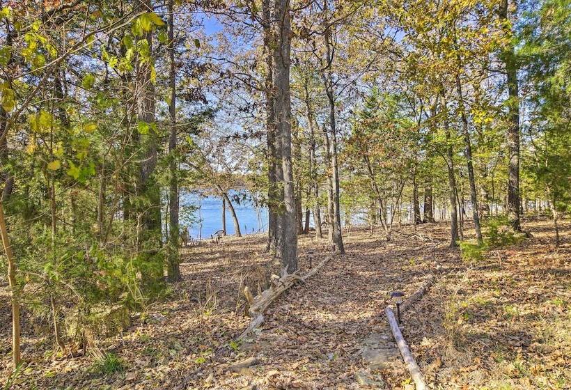 Cabin On Table Rock Lake W/ Hot Tub & Fire Pit!