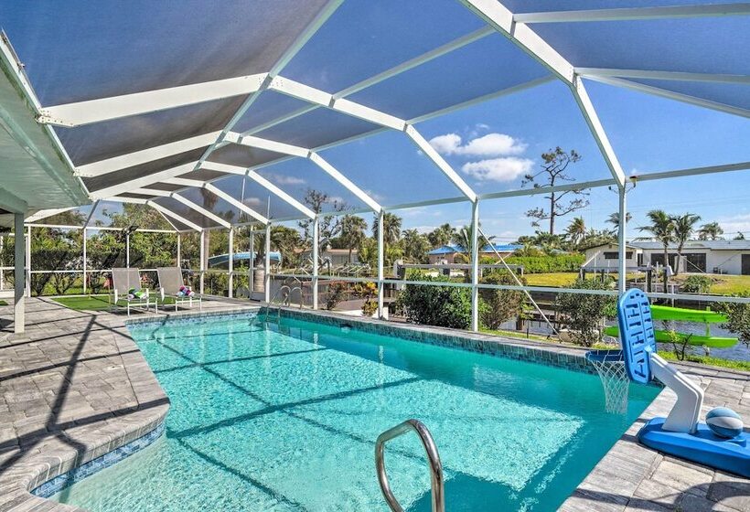 Outdoor Entertainment Oasis: Cape Coral Home