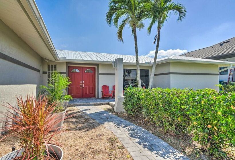 Outdoor Entertainment Oasis: Cape Coral Home