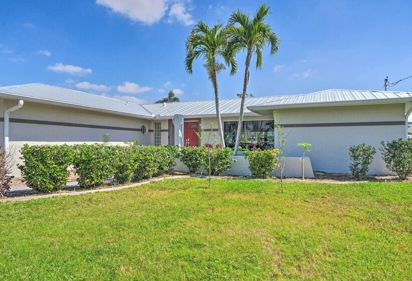 Outdoor Entertainment Oasis: Cape Coral Home