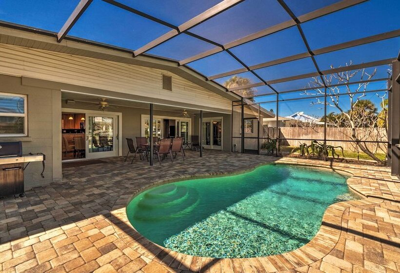 Canal Front Siesta Key Home: Heated Pool & Privacy
