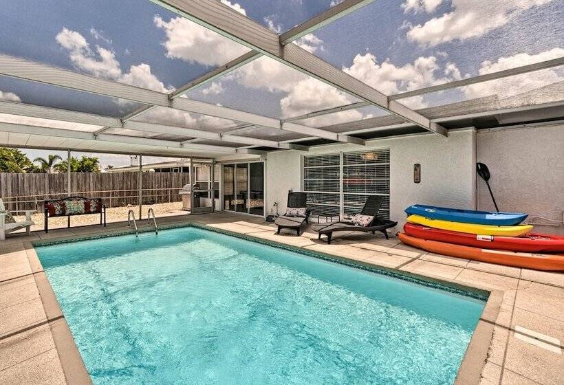 Canalfront Bradenton Home W/ Dock & Pool!