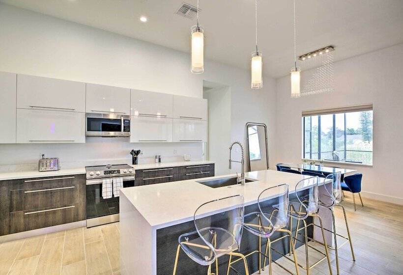 Private Pool: Canalfront Home In Cape Coral