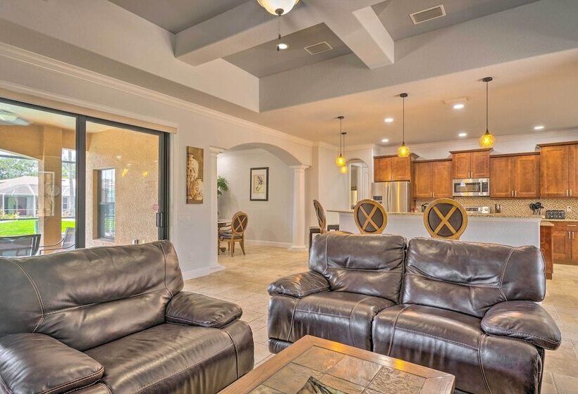 Private Pool & Grill: Canalfront Cape Coral Home