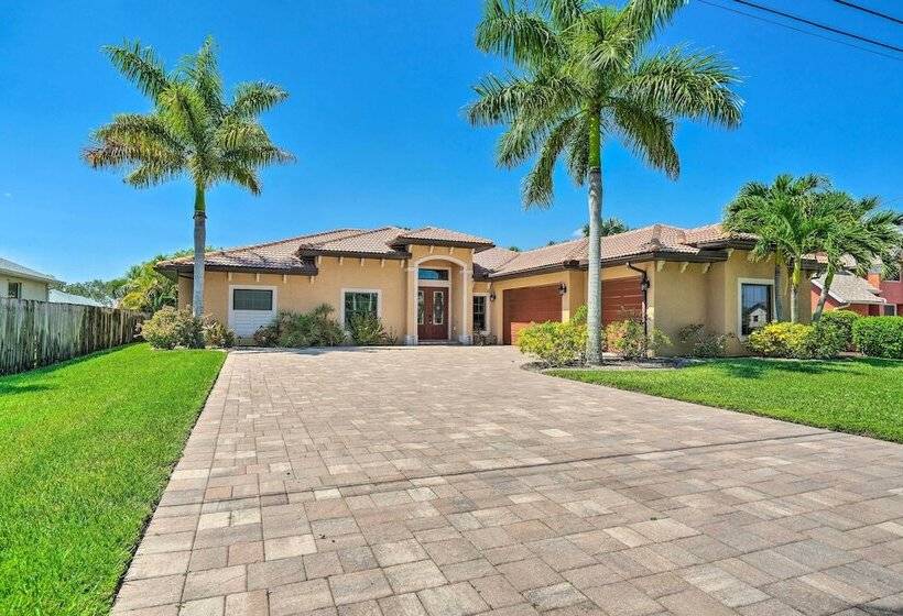 Private Pool & Grill: Canalfront Cape Coral Home