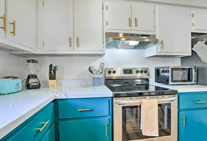 Central Gulfport Home < 1 Mi To The Beach!