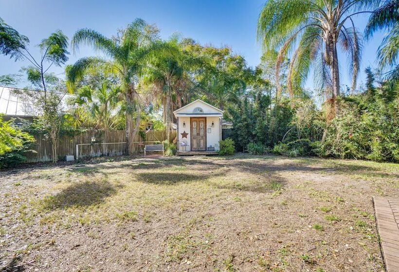 Charming Mt Dora Home W/ Shared Patio & Yard!