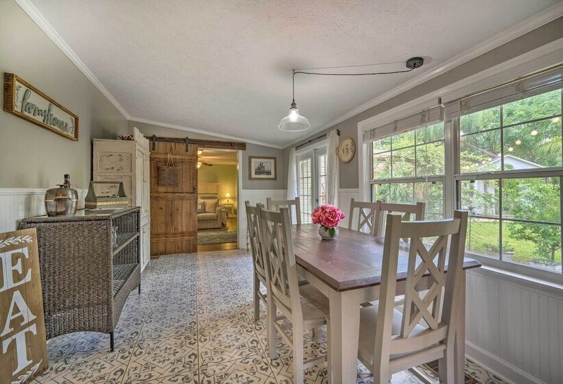 Charming Mt Dora Home W/ Shared Patio & Yard!