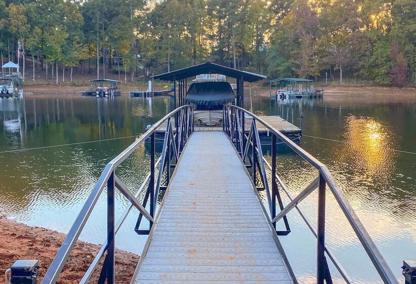 Chic House W/ Private Dock On Lake Hartwell!