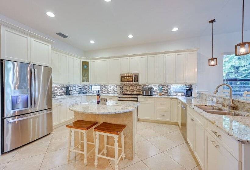 Chic Naples Retreat W/ Private Heated Pool & Lanai