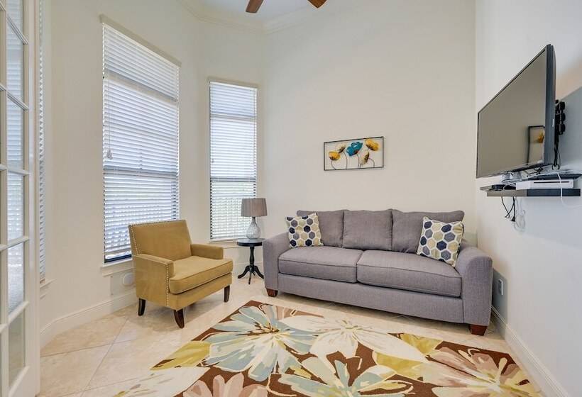 Chic Naples Retreat W/ Private Heated Pool & Lanai