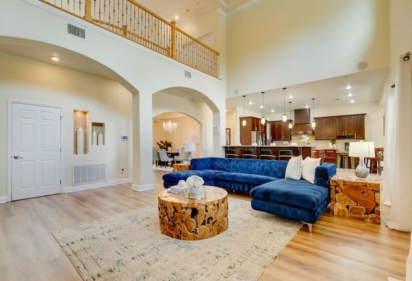 Contemporary Brandon Home W/ Pool & Game Room
