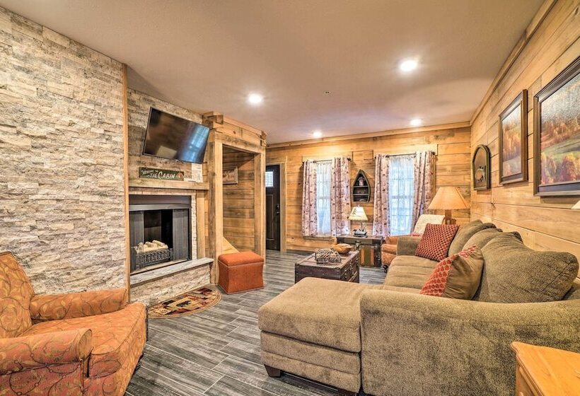 Cozy Hollister Cabin: Perfect For Families!