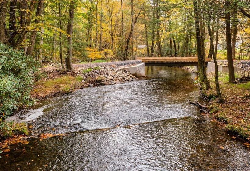 Creekside  Lincoln Lodge  In The Pocono Mtns!