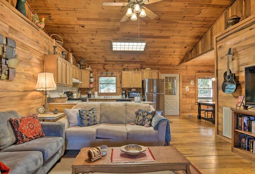Creekside Marietta Cabin Retreat W/ Fire Pit!