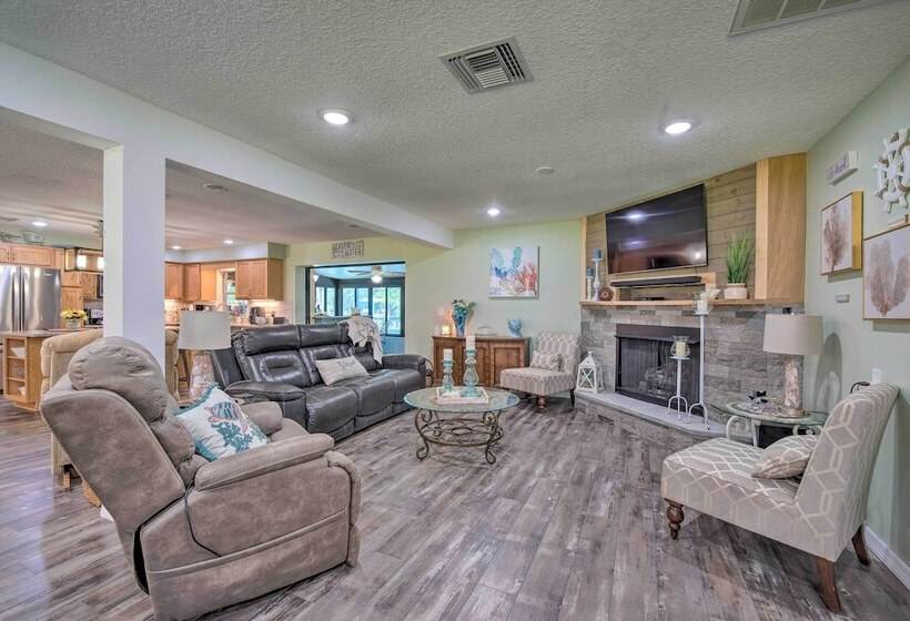 Crystal Water Escape W/ Private Outdoor Oasis