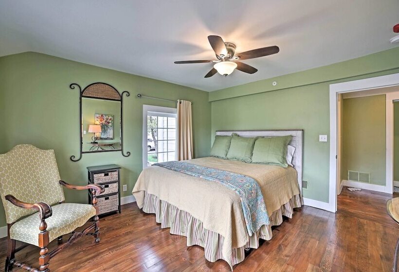 Downtown Branson Home W/ Pool Near The Landing!