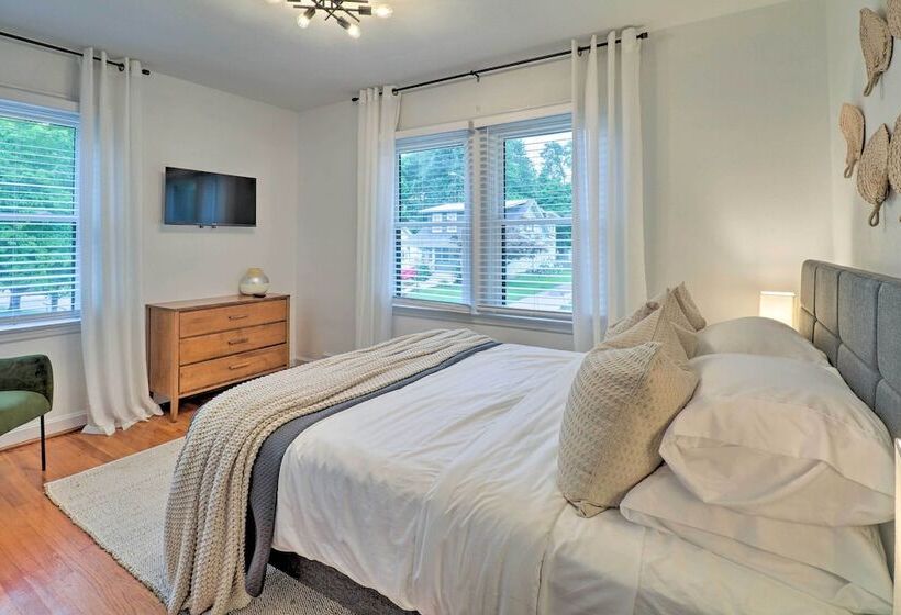 Dreamy St Charles Retreat W/ Furnished Patio!