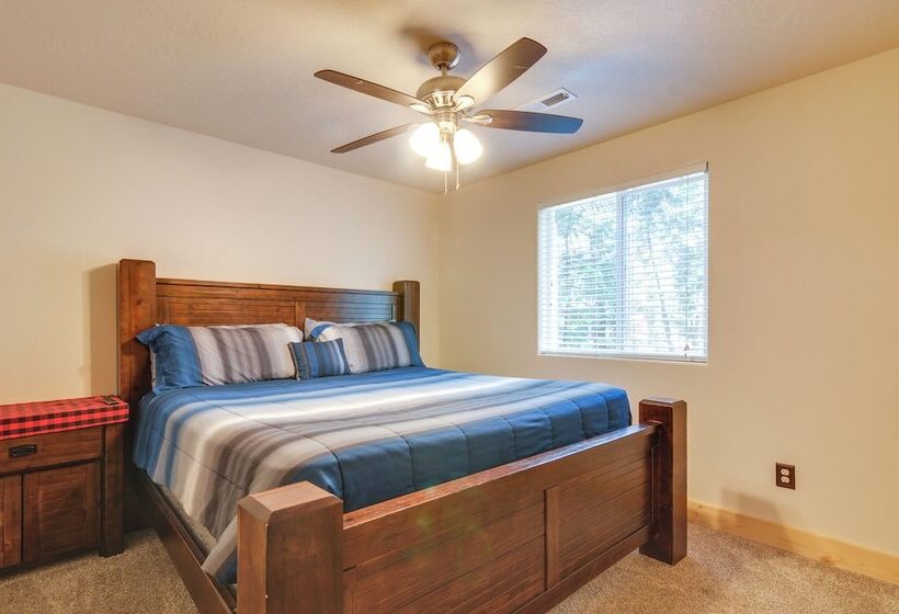 Duck Creek Village Cabin W/ Fire Pit & Grill!