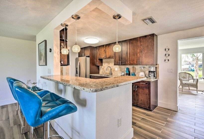 Englewood Escape W/ Screened In Pool & Grill!