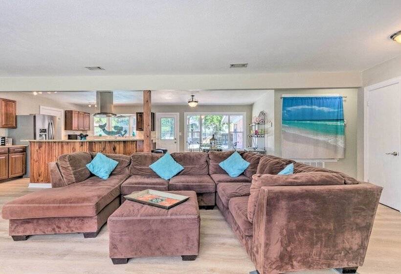 Family Home W/ Private Pool & Fenced Yard!