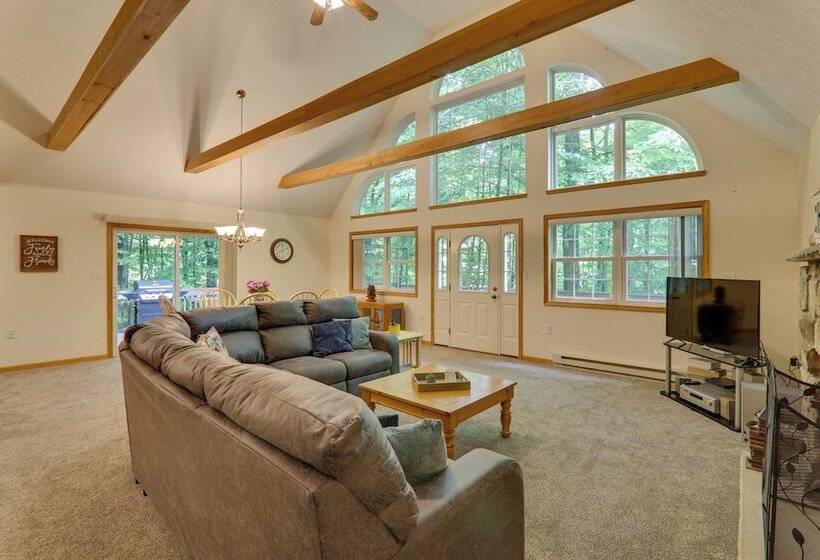 Deck & Resort Amenities: Arrowhead Lake Home!