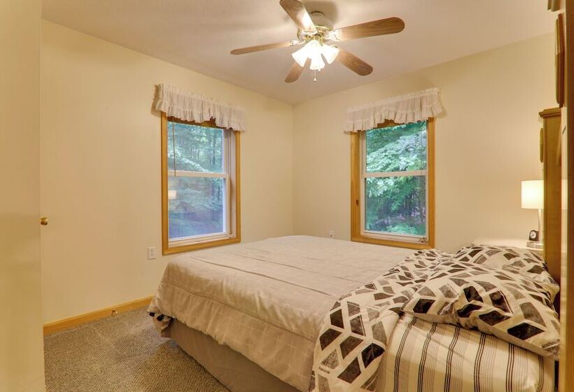 Deck & Resort Amenities: Arrowhead Lake Home!