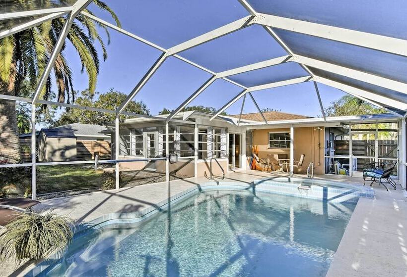 Florida Home 3 Mi To Siesta Key, Walk To Gulf Gate