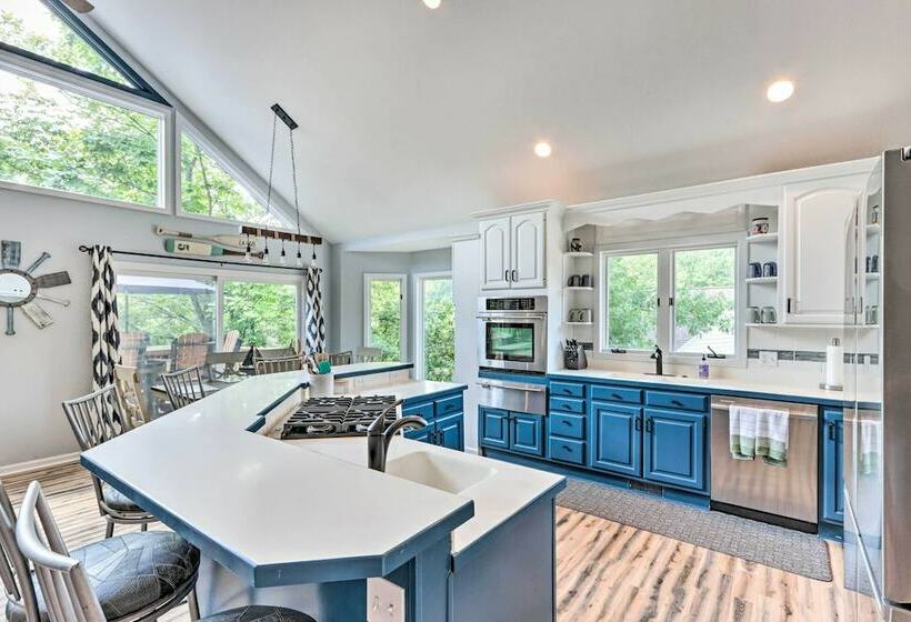 Lakefront Family Retreat In Osage Beach!