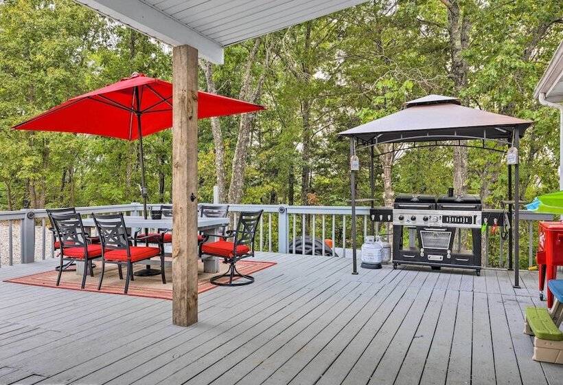 Hilltop Hideaway  Branson Home W/ Trampoline!