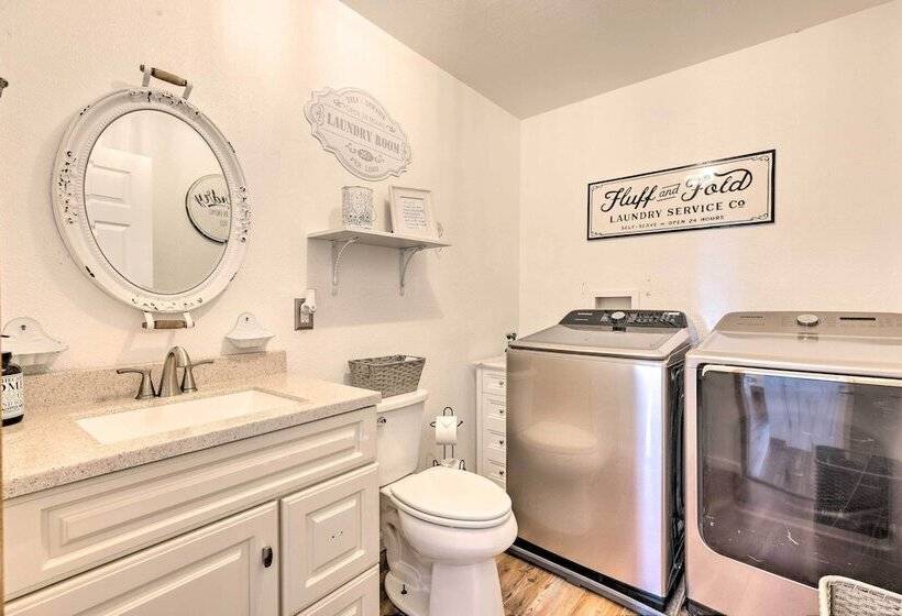 Hilltop Hideaway  Branson Home W/ Trampoline!