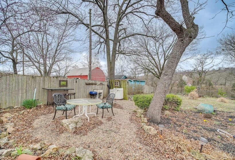Historic Cabin W/ Yard: 1 Mi To Lake Spavinaw!
