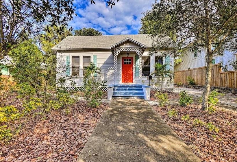 Historic Tarpon Springs Abode ~ 3 Mi To Beach