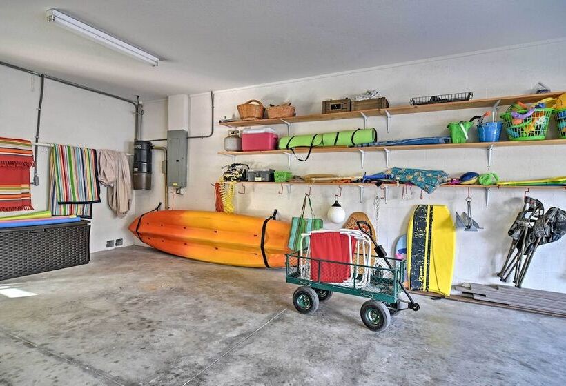 Holmes Beach Home: Pool, Hot Tub, Walk To Beach!