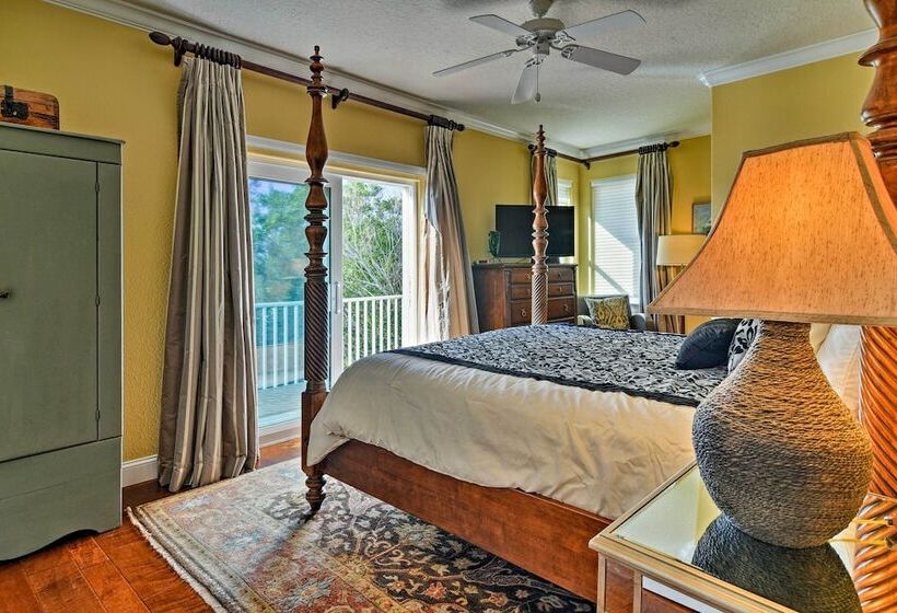 Holmes Beach Home: Pool, Hot Tub, Walk To Beach!